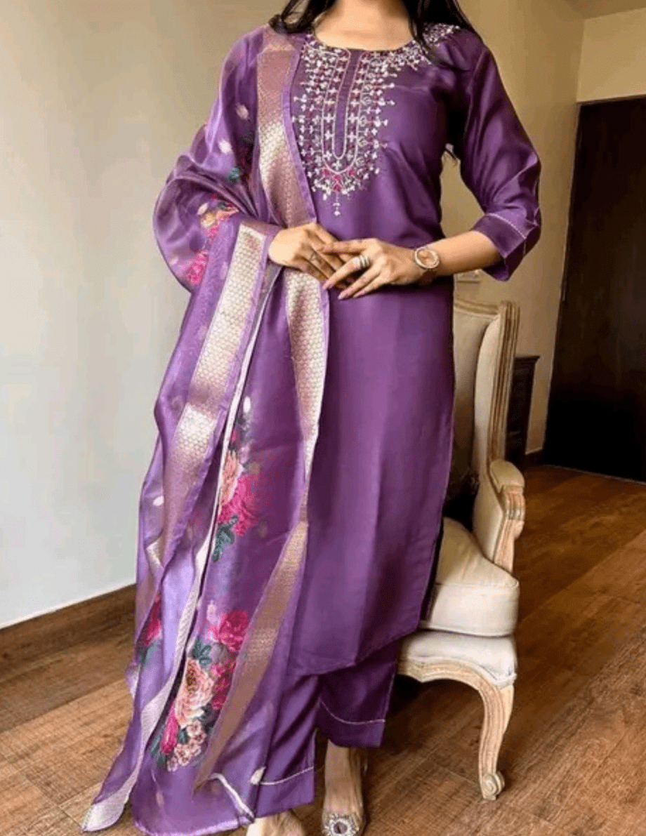 Aishani Pretty Women Kurta Sets