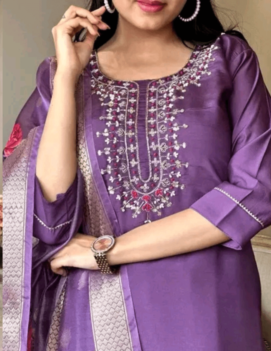 Aishani Pretty Women Kurta Sets