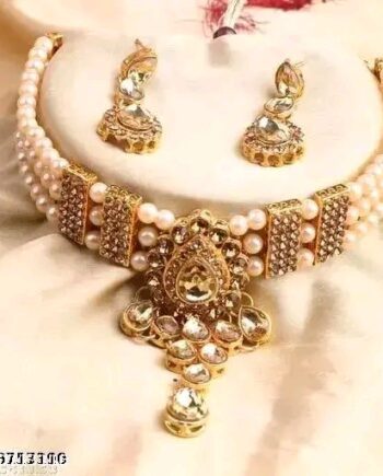 Shimmering Charming Women Necklaces & Chains (Golden)
